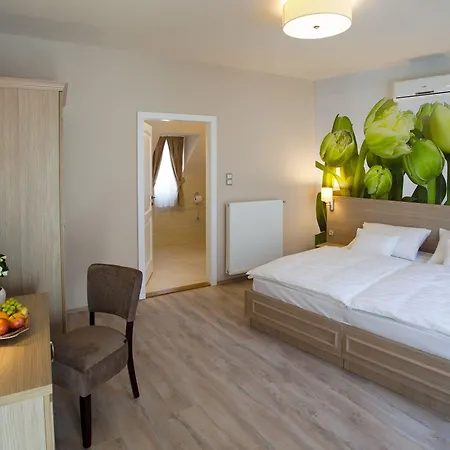 Barokk Promenad ホテル 4*