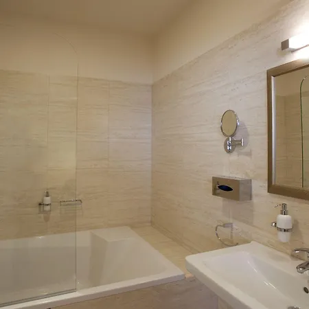 Barokk Promenad 4* ジュール