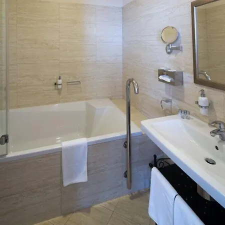 ホテル Barokk Promenad ジュール