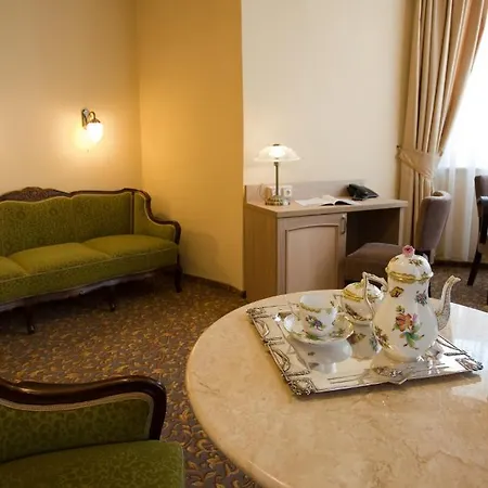 Barokk Promenád Hotel Ráb